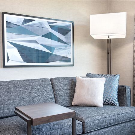Holiday Inn Boston Logan Airport - Chelsea By Ihg Exterior photo