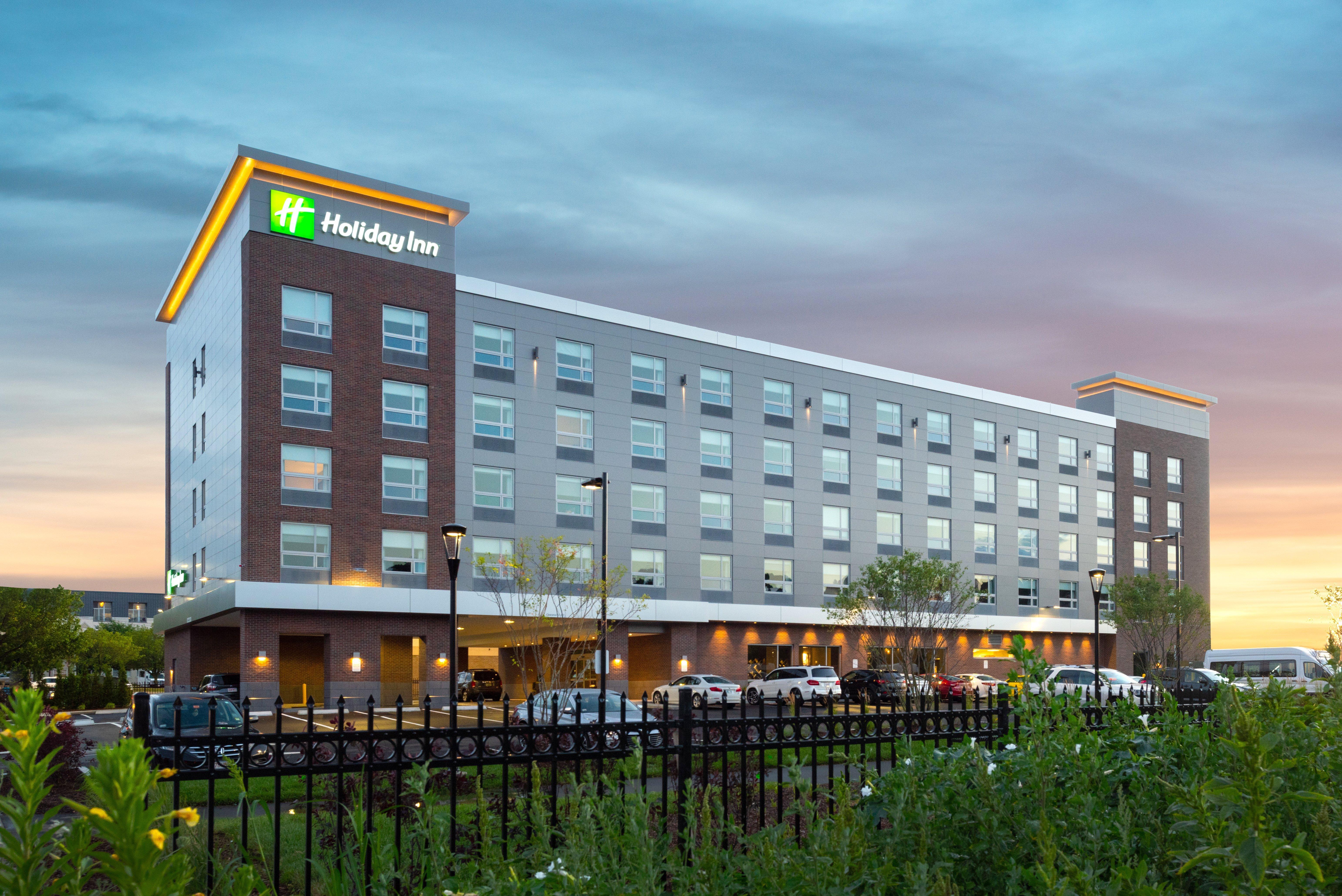 Holiday Inn Boston Logan Airport - Chelsea By Ihg Exterior photo
