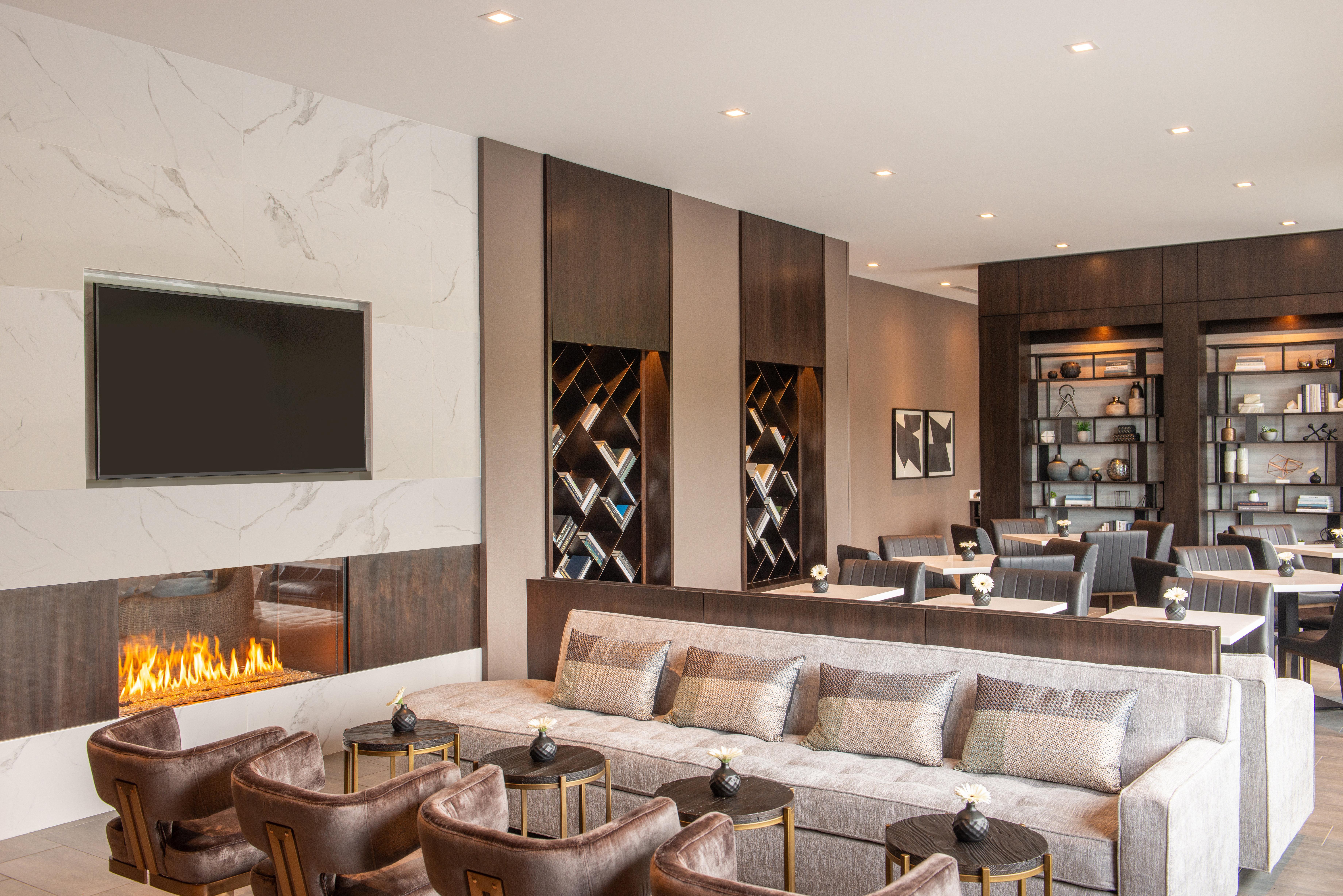 Holiday Inn Boston Logan Airport - Chelsea By Ihg Exterior photo