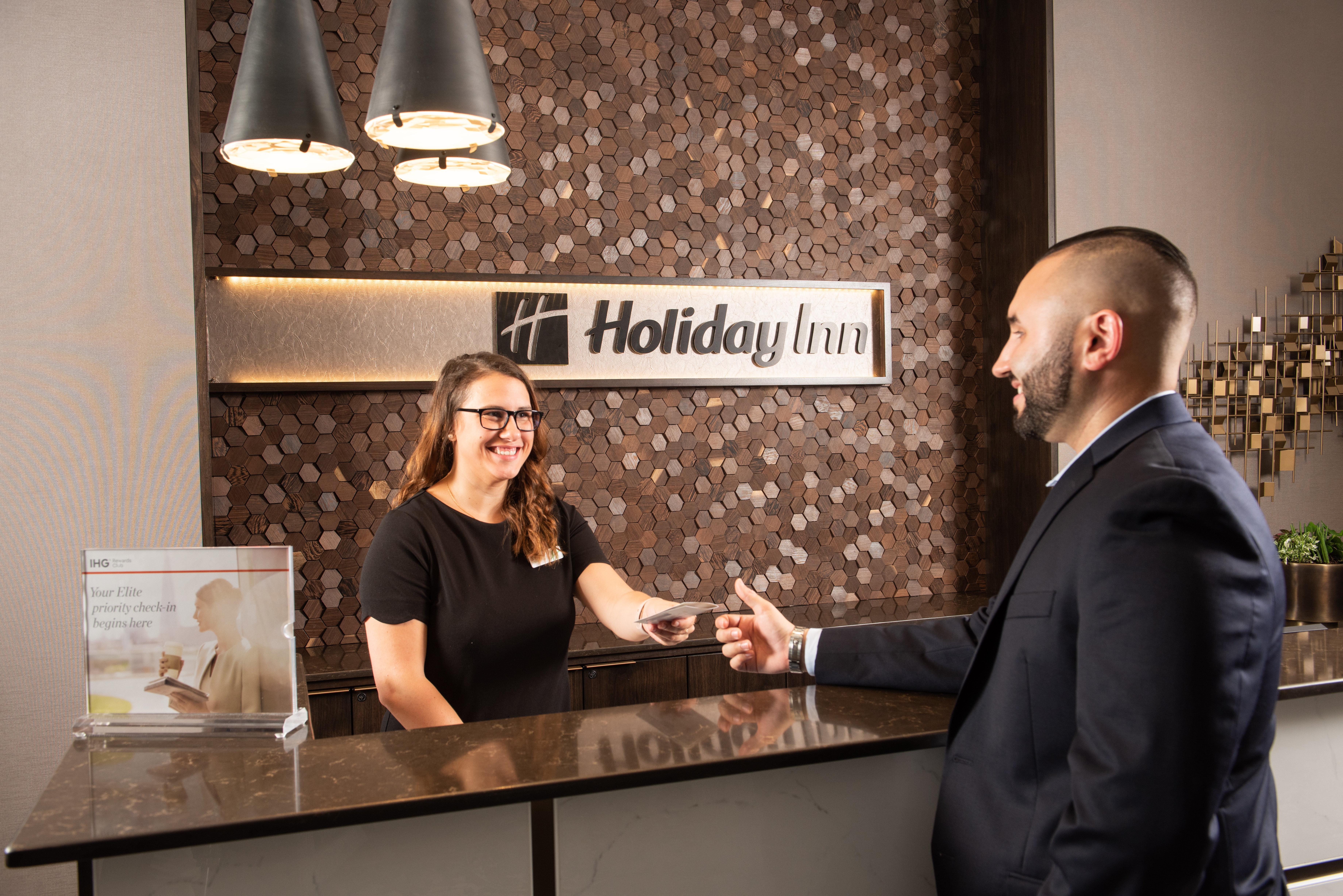 Holiday Inn Boston Logan Airport - Chelsea By Ihg Exterior photo