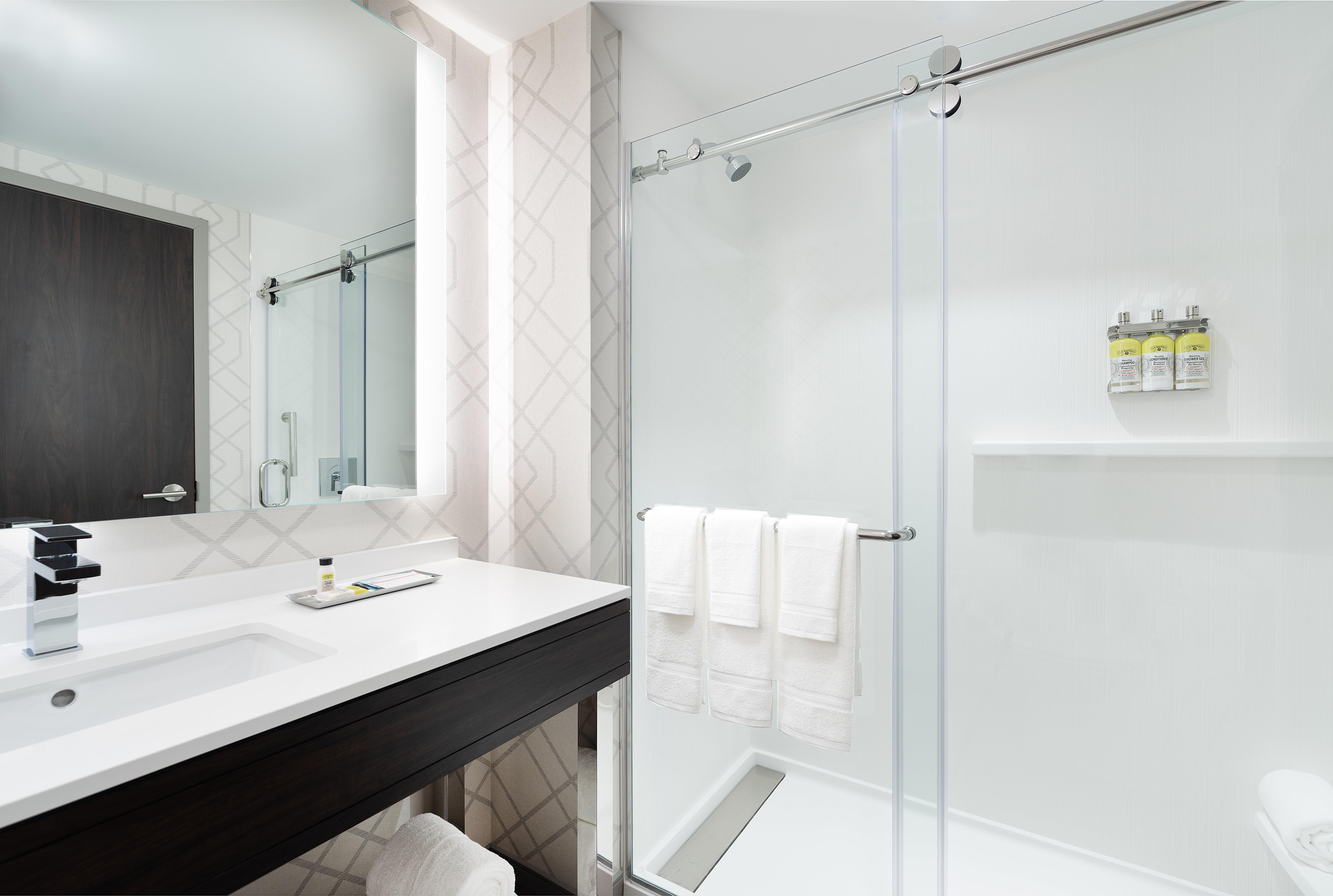 Holiday Inn Boston Logan Airport - Chelsea By Ihg Exterior photo
