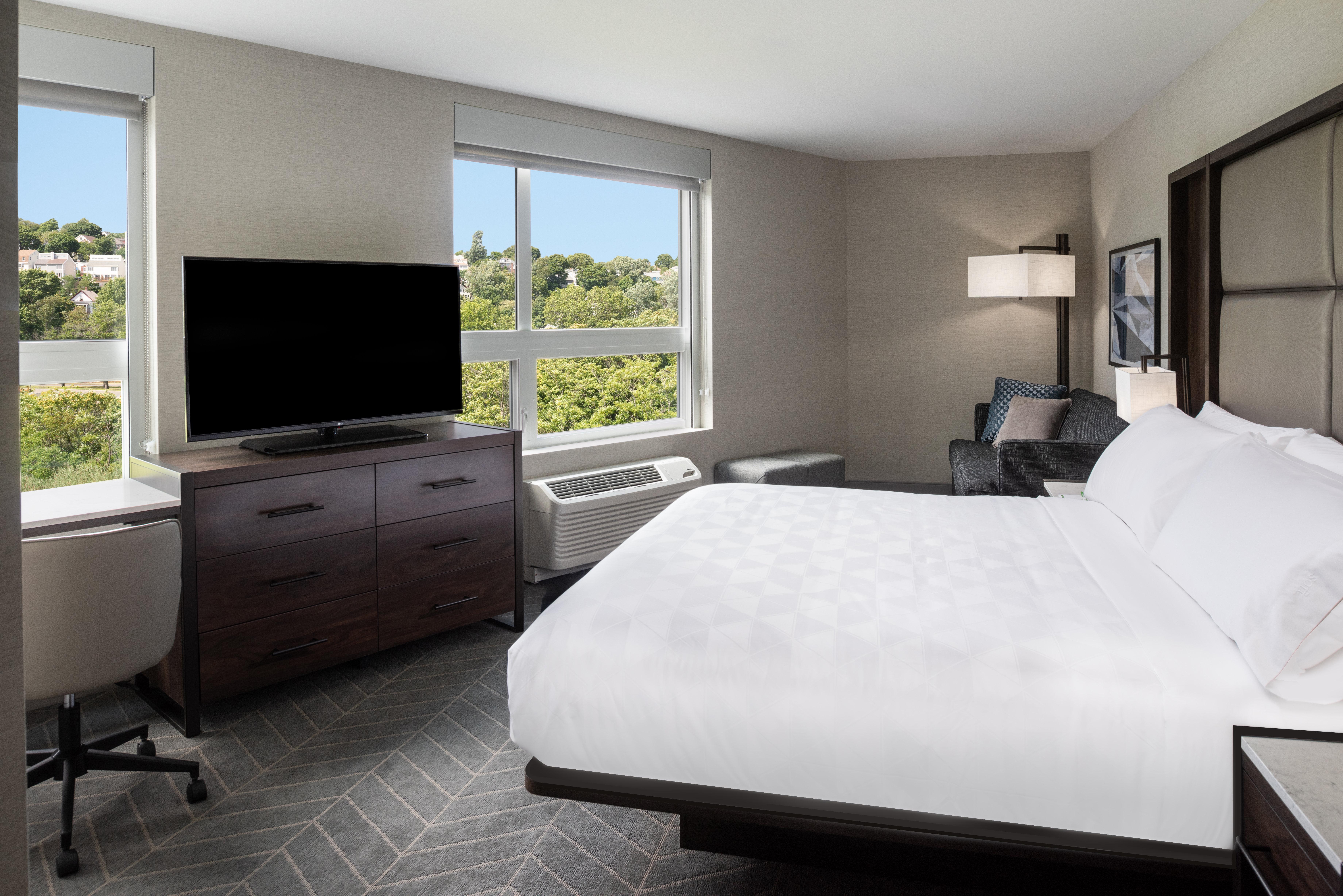 Holiday Inn Boston Logan Airport - Chelsea By Ihg Exterior photo