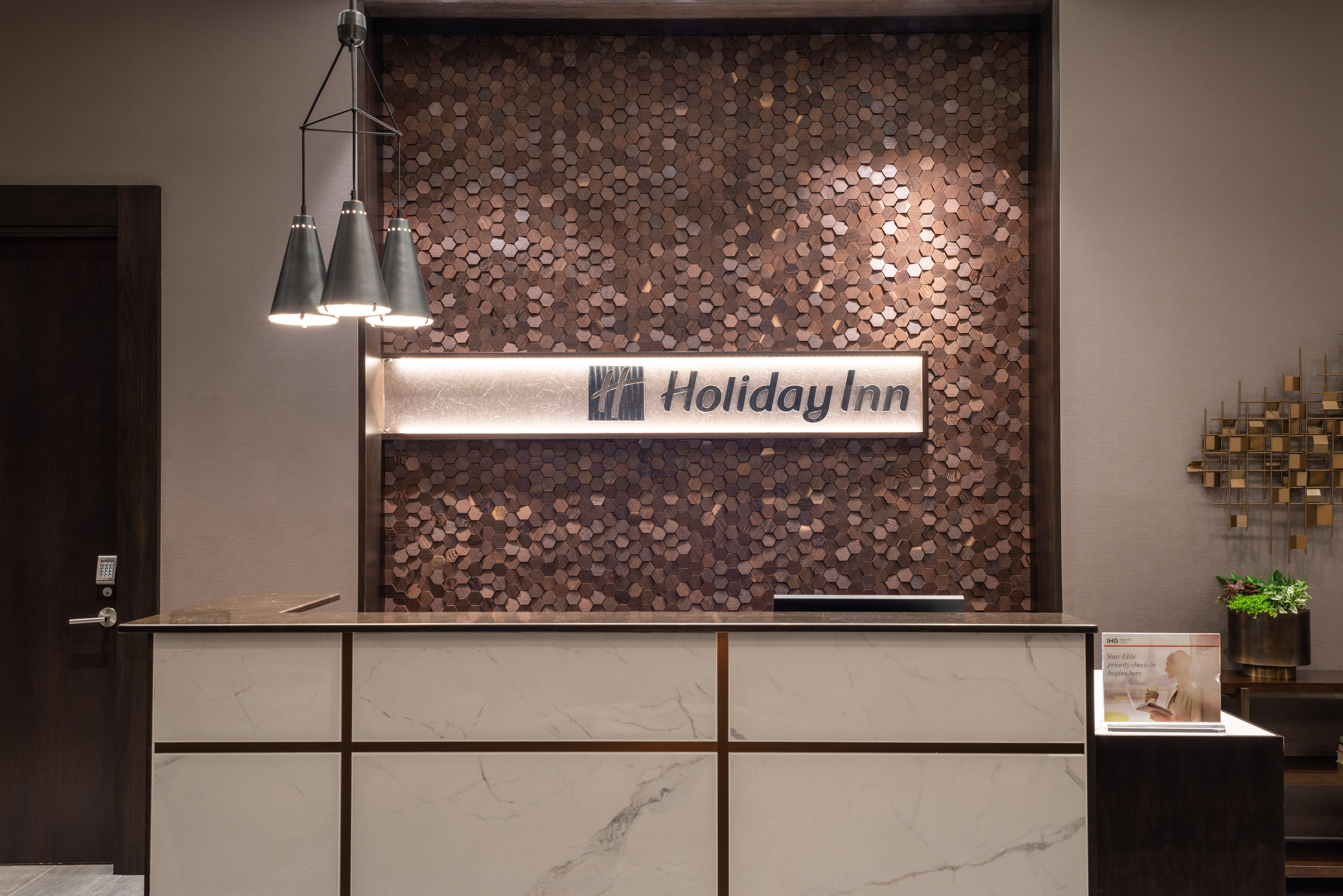 Holiday Inn Boston Logan Airport - Chelsea By Ihg Exterior photo