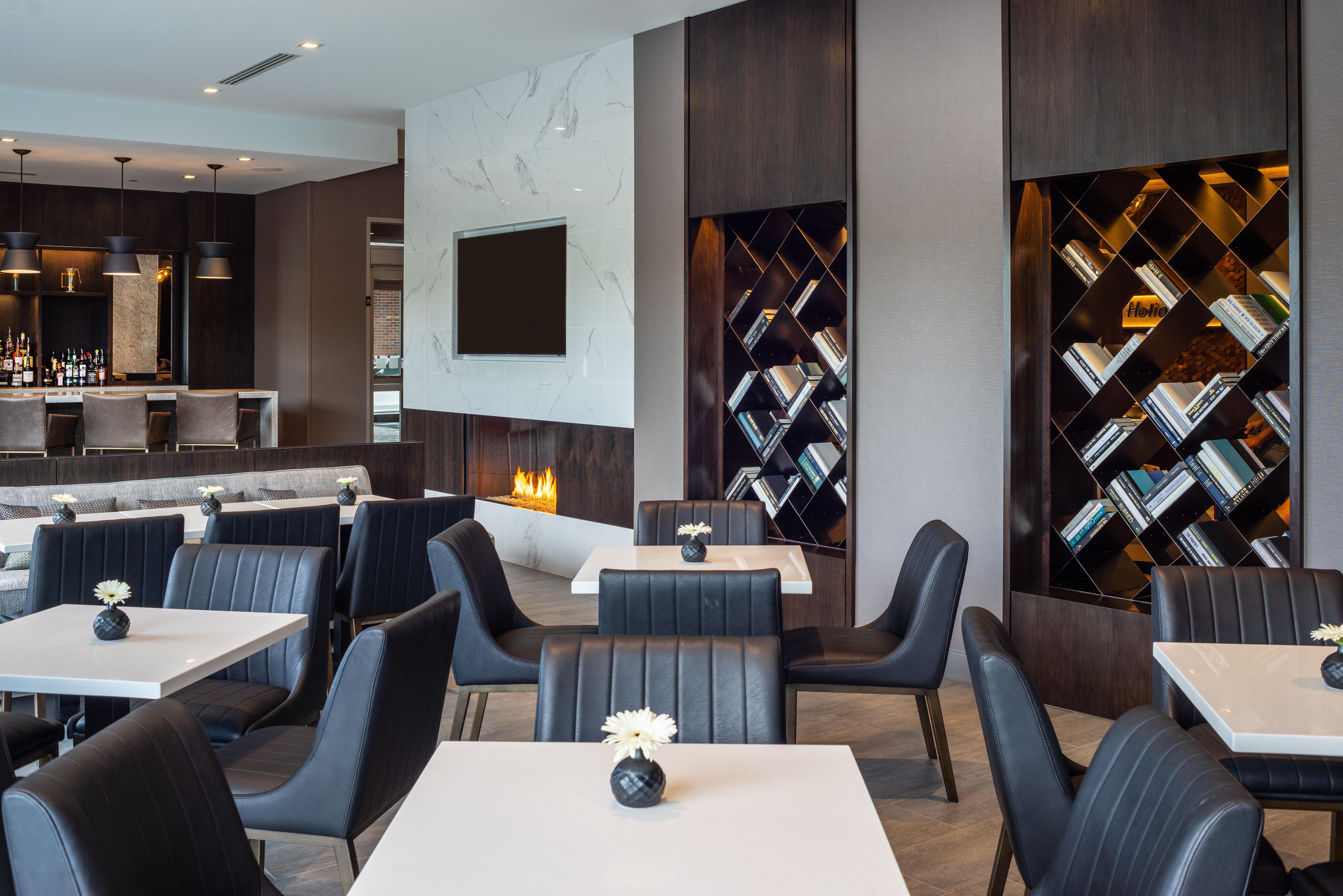 Holiday Inn Boston Logan Airport - Chelsea By Ihg Exterior photo